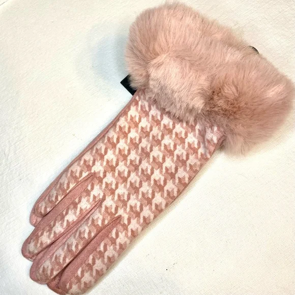 Elegant Pink Gloves with Houndstooth Pattern and Fur Trim - Picture 1 of 6
